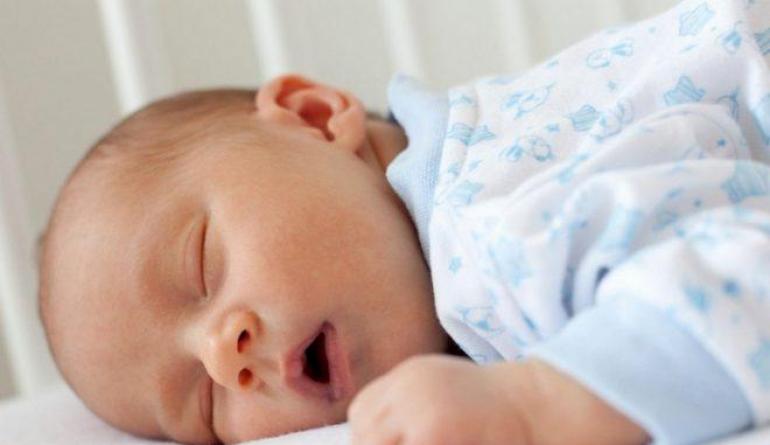 Почему новорожденный много спит и мало ест